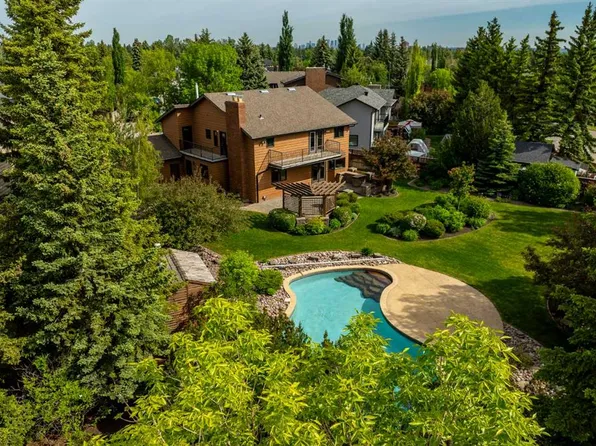 168 W Canterville Dr SW, Calgary, AB T2W 3X2