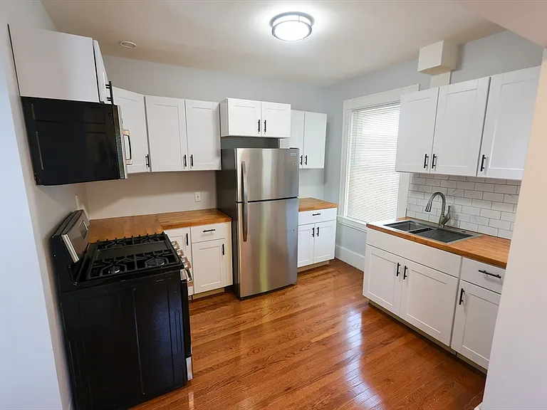 50 Thatcher St #2 — Photo 2