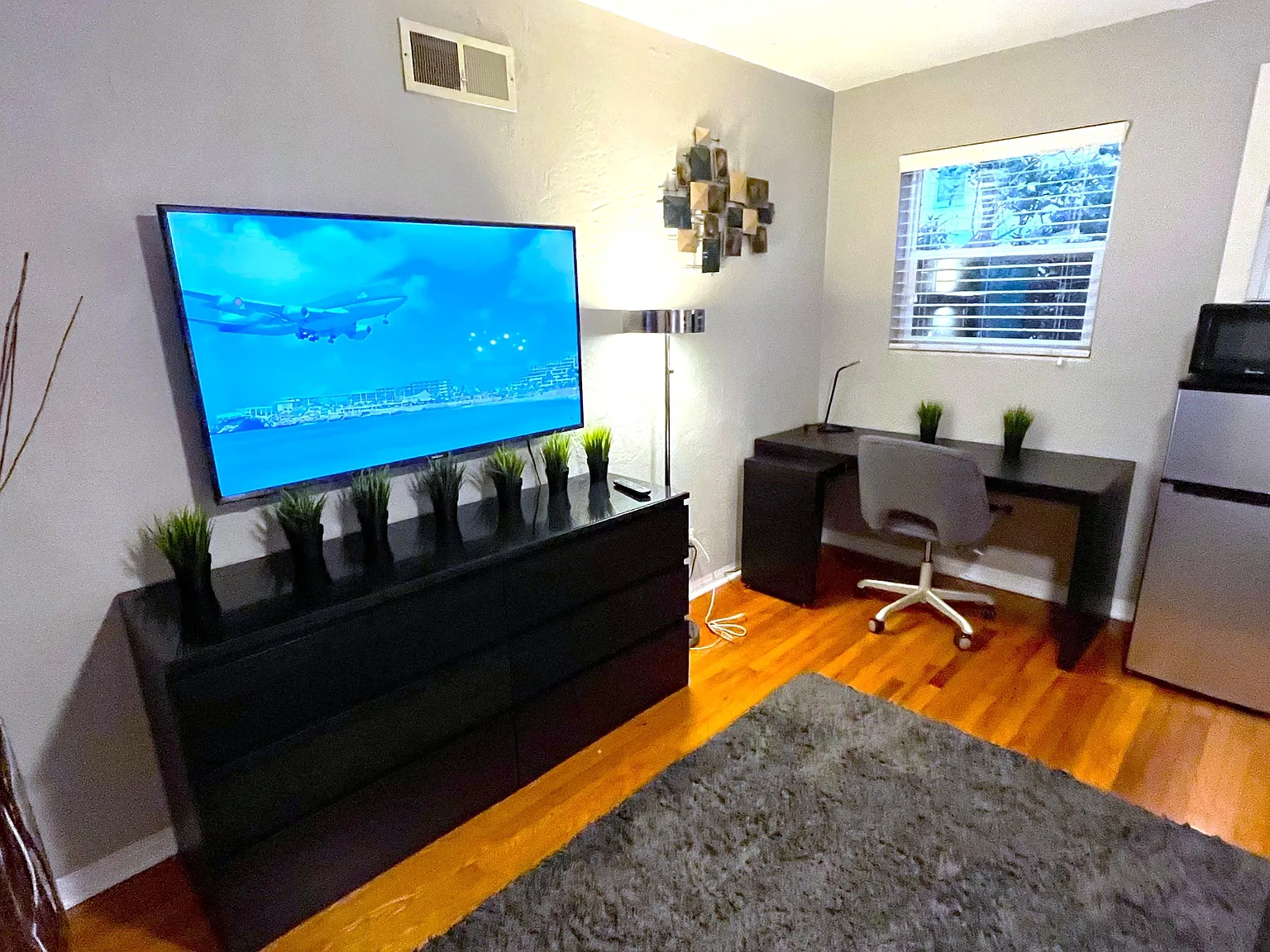 236 North Keech Street - #H Room 1 — Photo 3