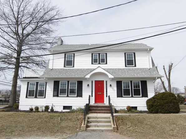 41 3rd Ave, Bay Shore, NY 11706