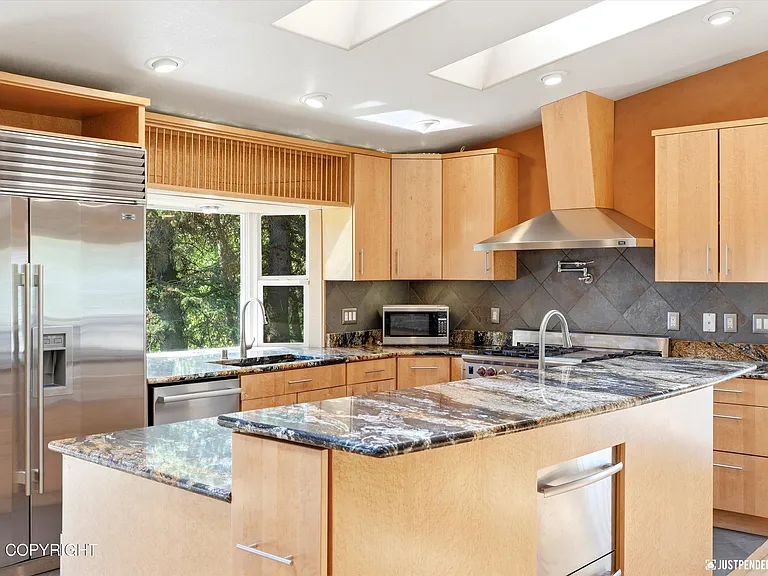 2100 Churchill Dr — Photo 15