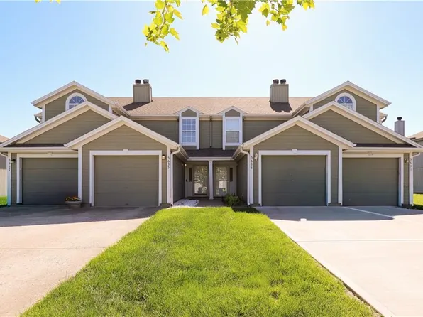 5635 NW Sunrise Meadow Cir, Lees Summit, MO 64064