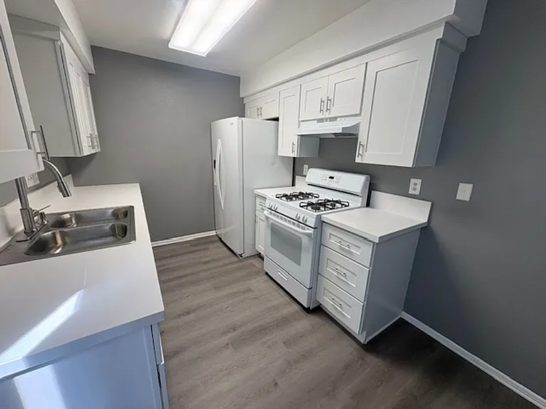 141 W Lambert Rd — Photo 3