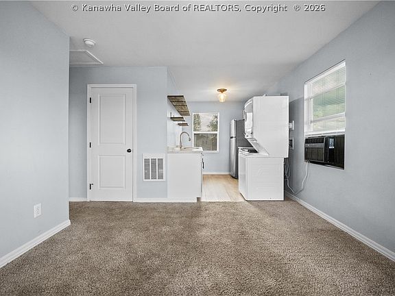 4th image of 1916 Beech St