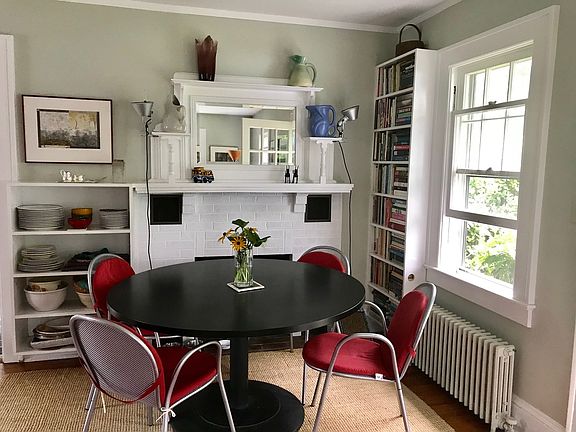 3rd image of 43 Meetinghouse Ln