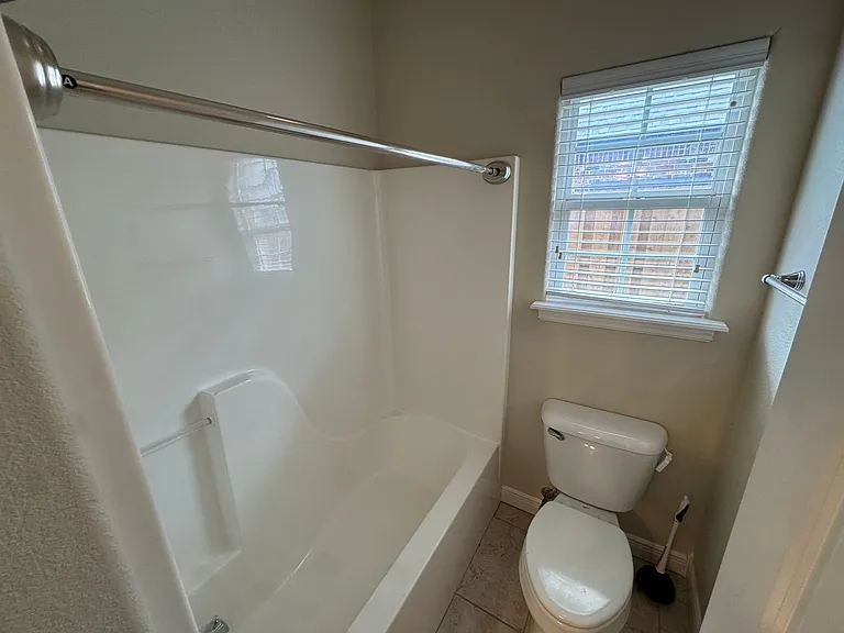 407 Lyndal Ln — Photo 33