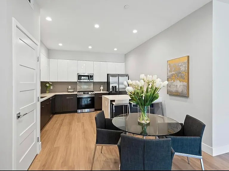 1906 Overland Ave #202 — Photo 2