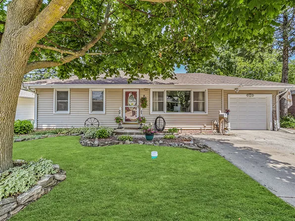 544 E 2nd St, Lockport, IL 60441