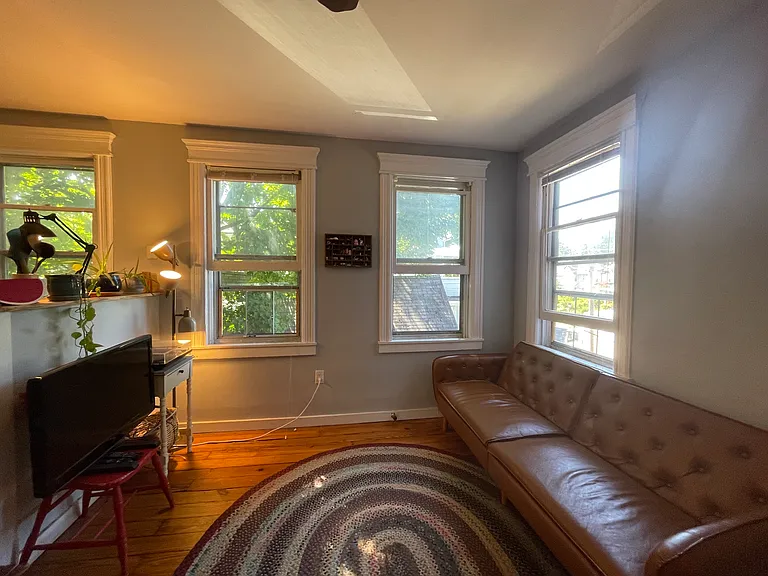 188 Tremper Ave #B — Photo 6