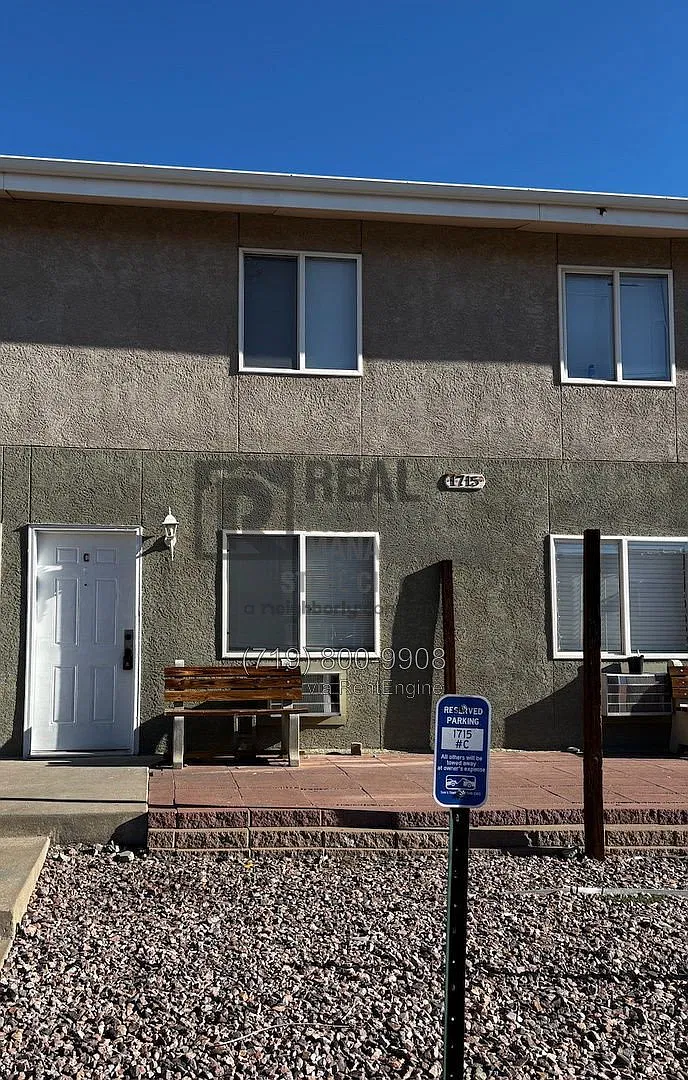 2 bed, 1.5 bath, 896 sqft, $950 — Photo 1