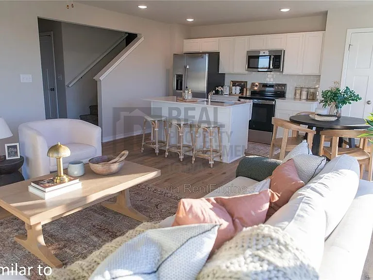 1100 Sunflower Ln — Photo 3