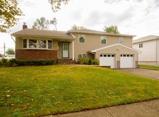 18 Berkshire Rd, Hicksville, NY 11801
