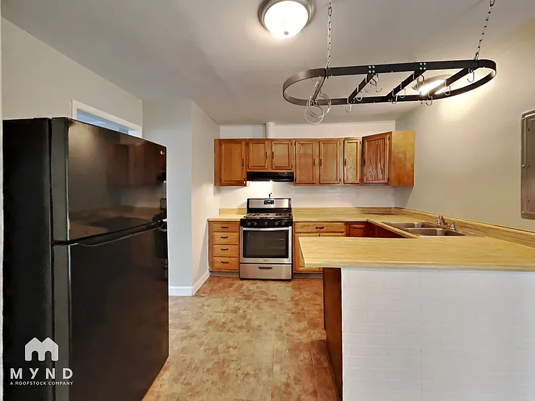 2225 Lisa Ann Dr SE — Photo 3