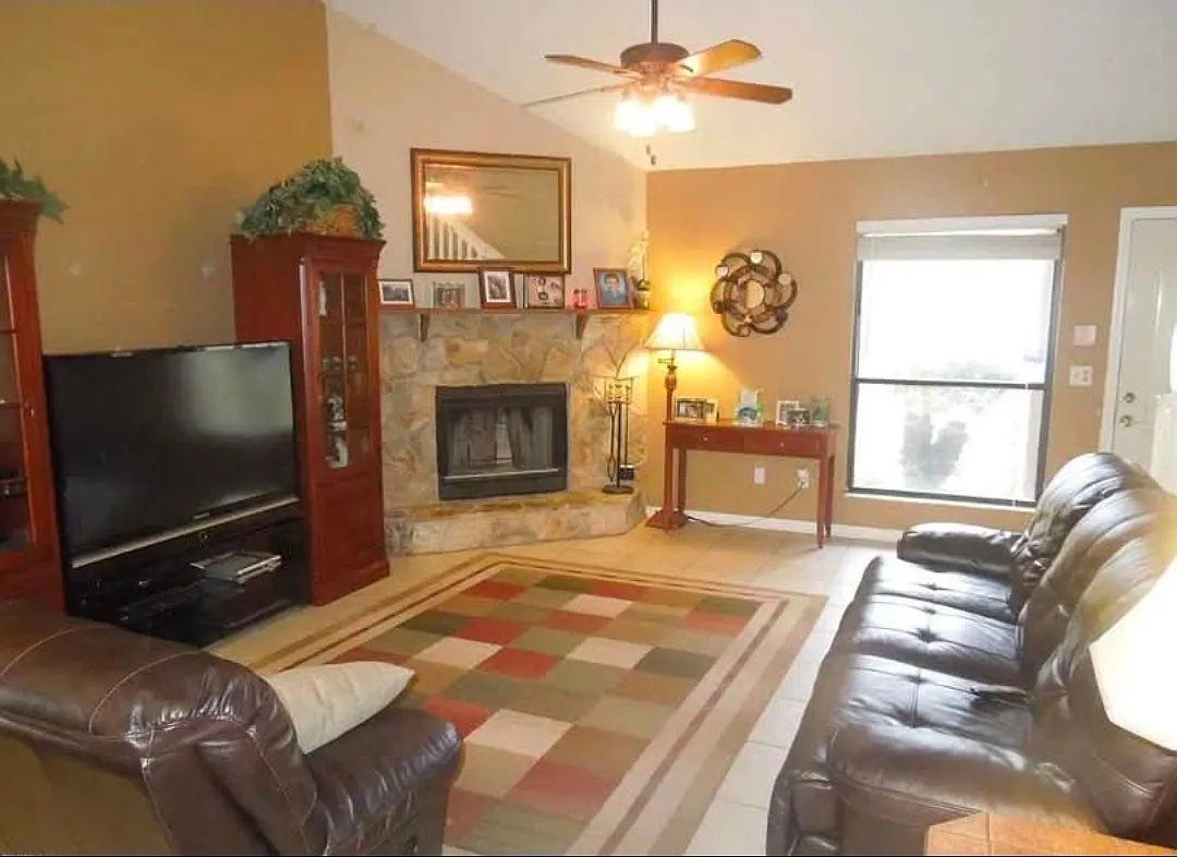 3 bed, 1526 sqft, $1,850 — Photo 2