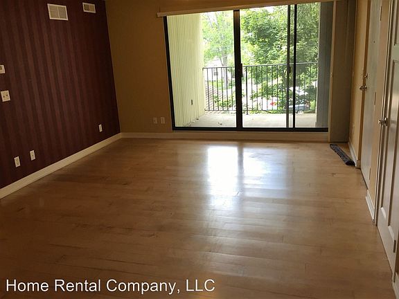 5th image of 456 Fulton St E #3