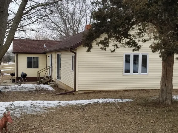 736 Bloody Gulch Rd, Dixon, IL 61021