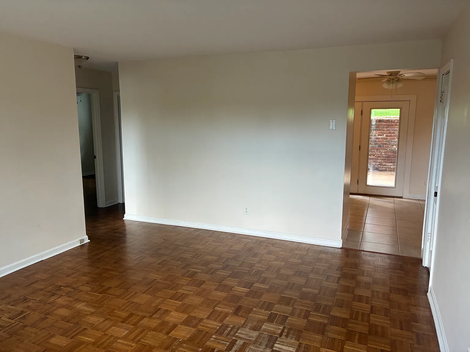 2 bed, 930 sqft, $1,050 — Photo 3