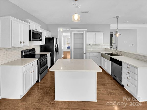 2nd image of 182 Jacobs Woods Cir