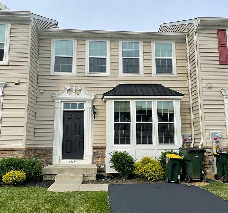 3 car parking space in driveway