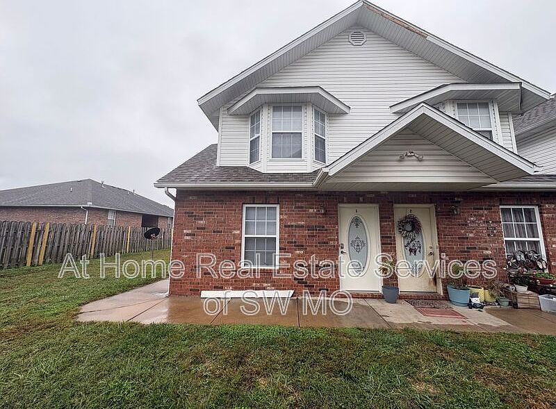 1st image of 1433 W Frosty Dr APT 1