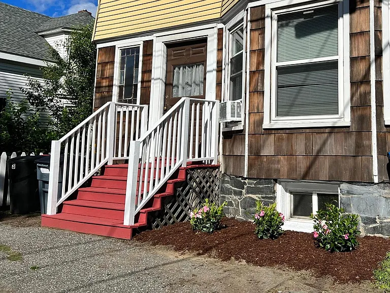 The outside of the building isn't the prettiest to look at, but the apartment is HUGE!