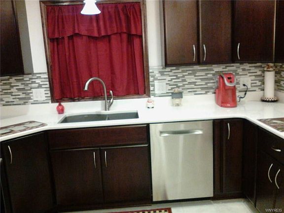 3rd image of 34 Lou Dr
