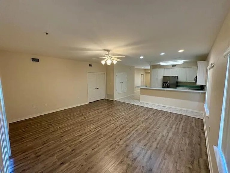406 Westlake Ct — Photo 11
