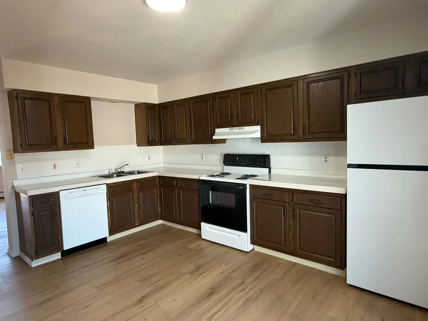 561 W Pabor Way — Photo 4