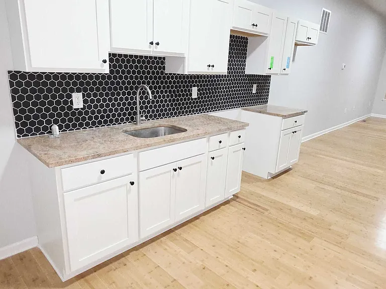 1530 Baker St — Photo 1