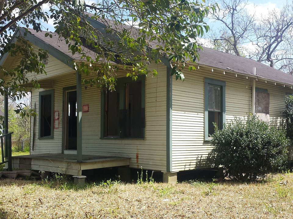 1st image of 2695 Euclid St