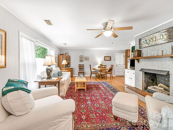 3rd image of 1 Pheasant Ridge Dr