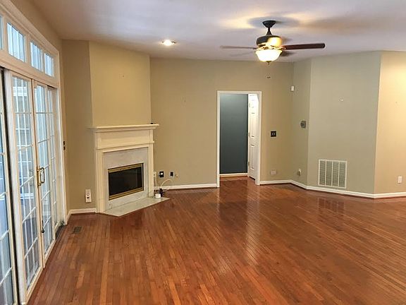 4th image of 284 Sweetwater Hills Dr