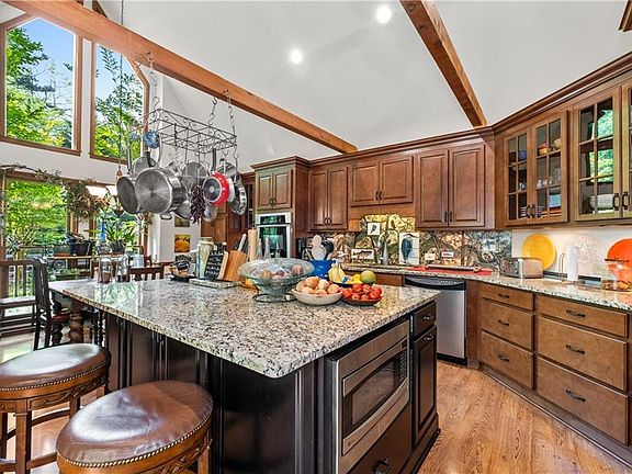 4th image of 511 Oakdale Rd