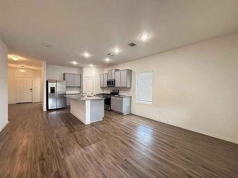 1216 Blackhaw Ln — Photo 2