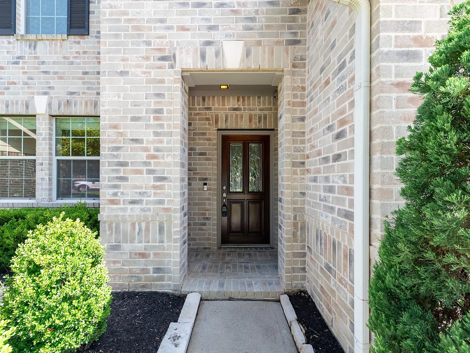 4 bed, 3.5 bath, 3104 sqft, $2,995 — Photo 2