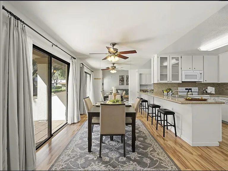 414 Colony Crest Dr — Photo 3