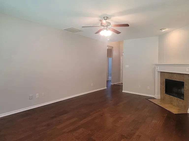 806 Bens Dr — Photo 5