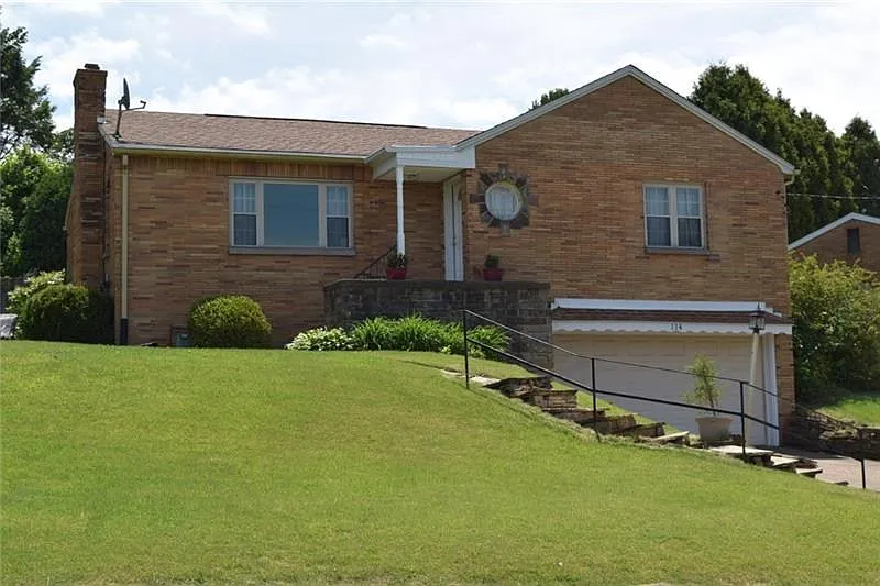 114 Hillcrest Dr photo 1