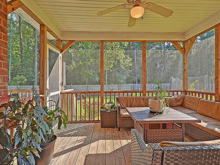 8760 Alexandria Dr — Photo 2