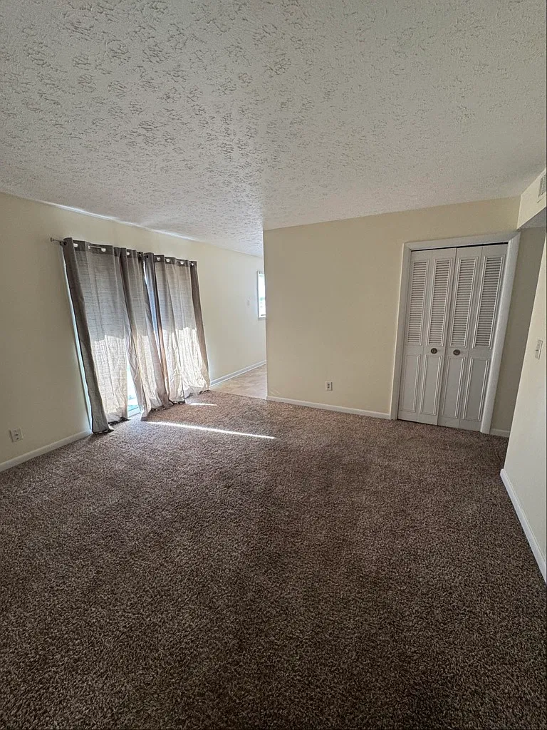 Cozy 2-Bed Apartment in Radcliff with Great Comfort — Photo 3