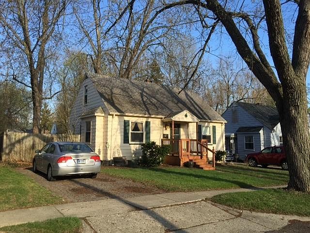 1st image of 814 Dwight St