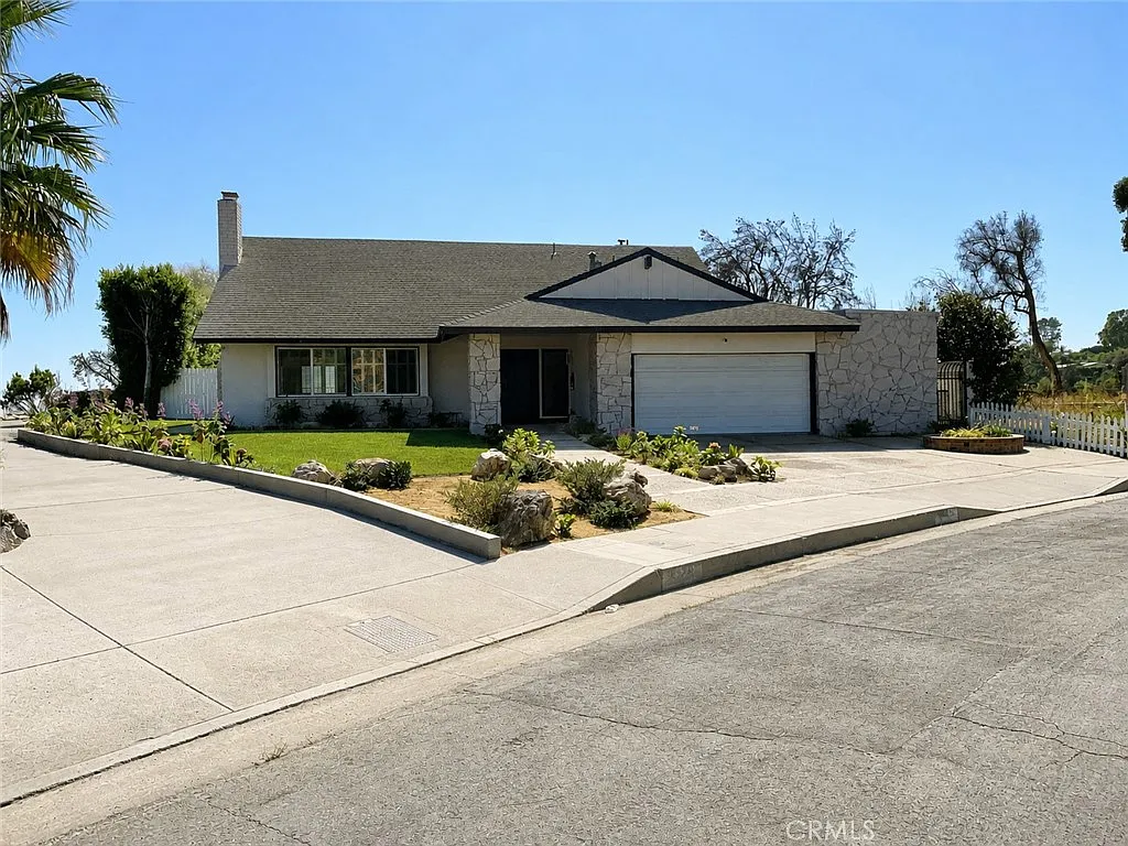 4 bed, 3112 sqft, $10,500 — Photo 1
