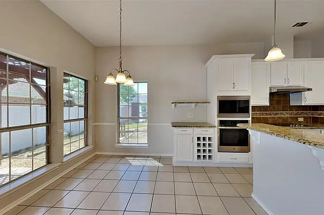 3016 Coventry Ln — Photo 7