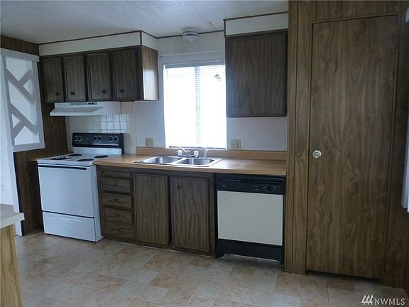 3rd image of 11901 55th Ave NE Unit 7
