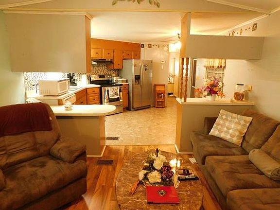 3rd image of 626 Linda Ln
