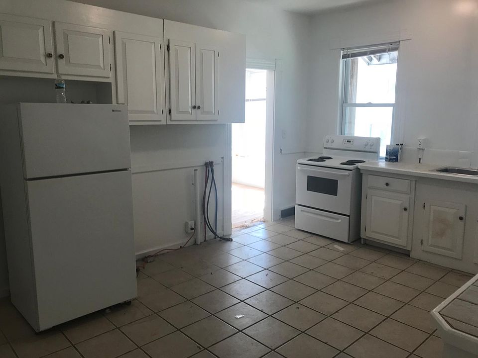 1st image of 14 Courtland St