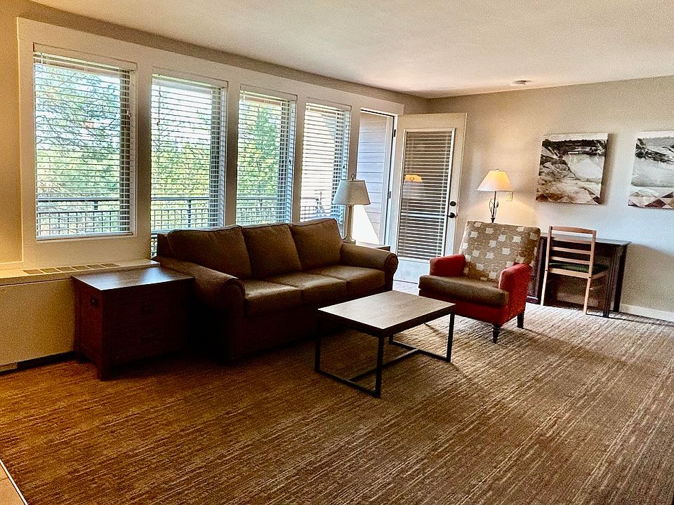 Living room w/Forest views>