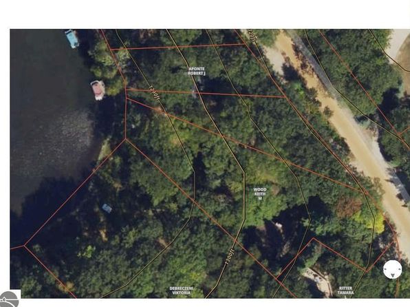 5825 Oak Rd, Rose City, MI 48654