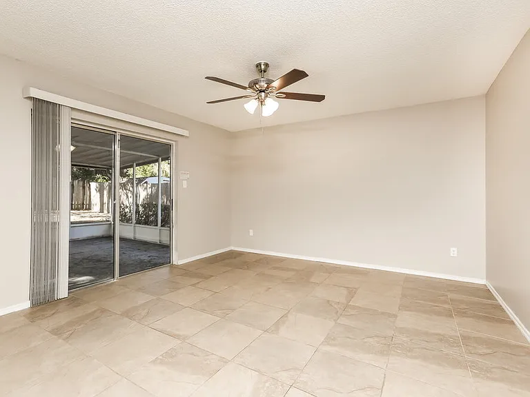 392 Panama Cir — Photo 6