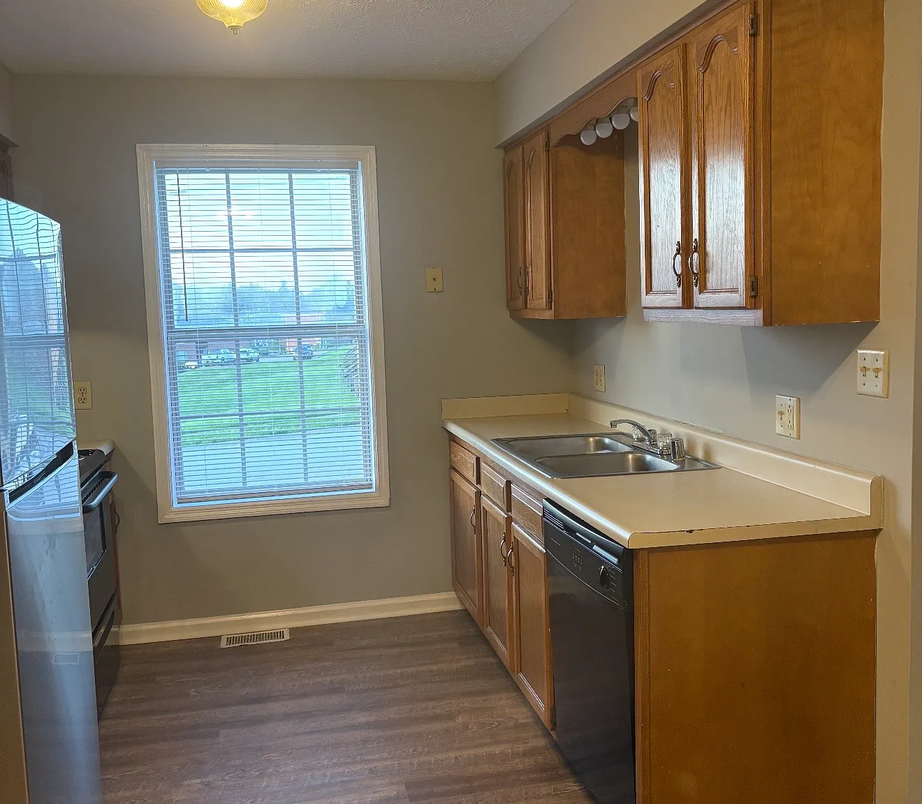 2 bed, 900 sqft, $1,095 — Photo 2